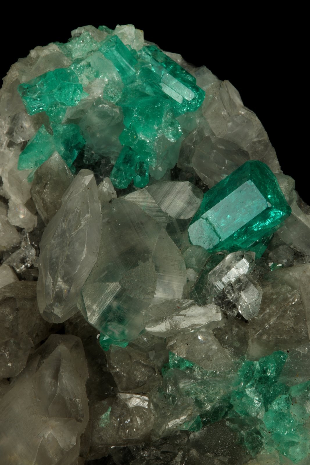 Beryl (variety emerald), Calcite, Quartz
53x51x40mm, xl=9mm
(Autor: Fiebre Verde)