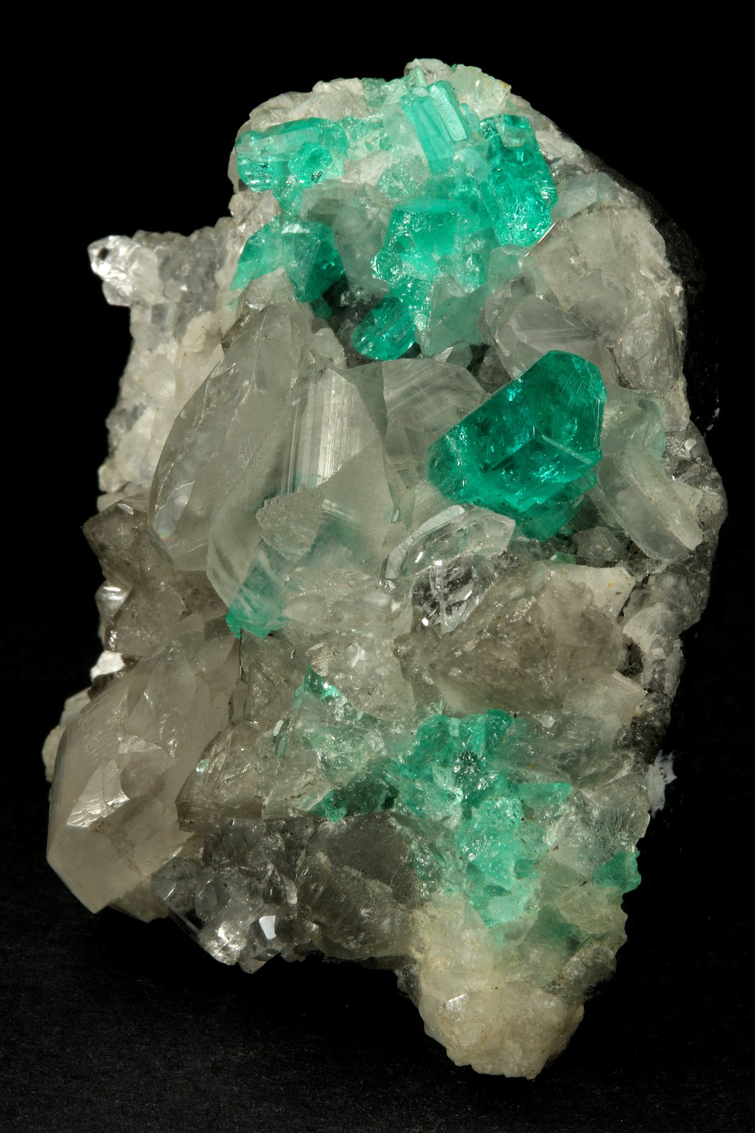 Beryl (variety emerald), Calcite, Quartz
53x51x40mm, xl=9mm
(Autor: Fiebre Verde)