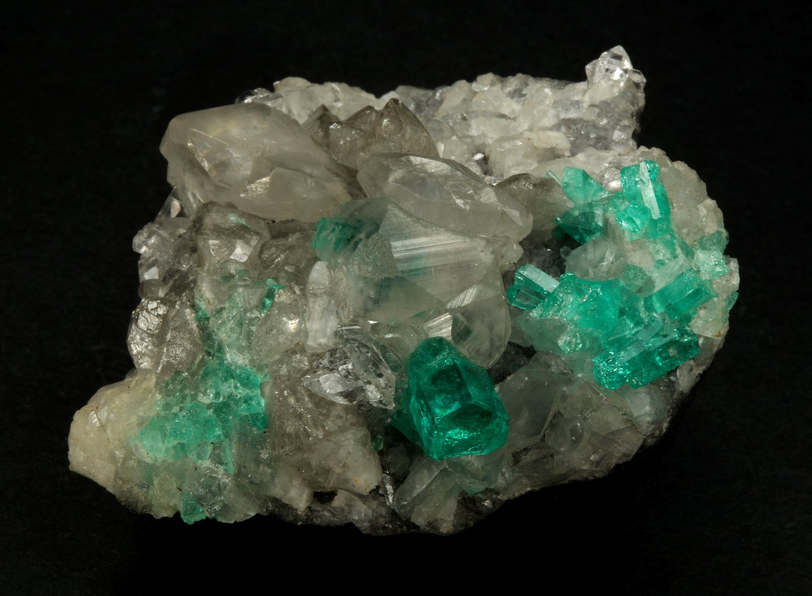 Beryl (variety emerald), Calcite, Quartz
53x51x40mm, xl=9mm
(Autor: Fiebre Verde)