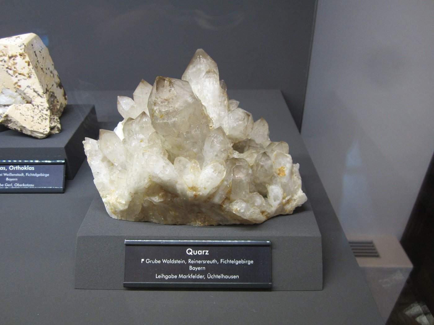 Quartz
~ 15 cm
(Autor: Tobi)