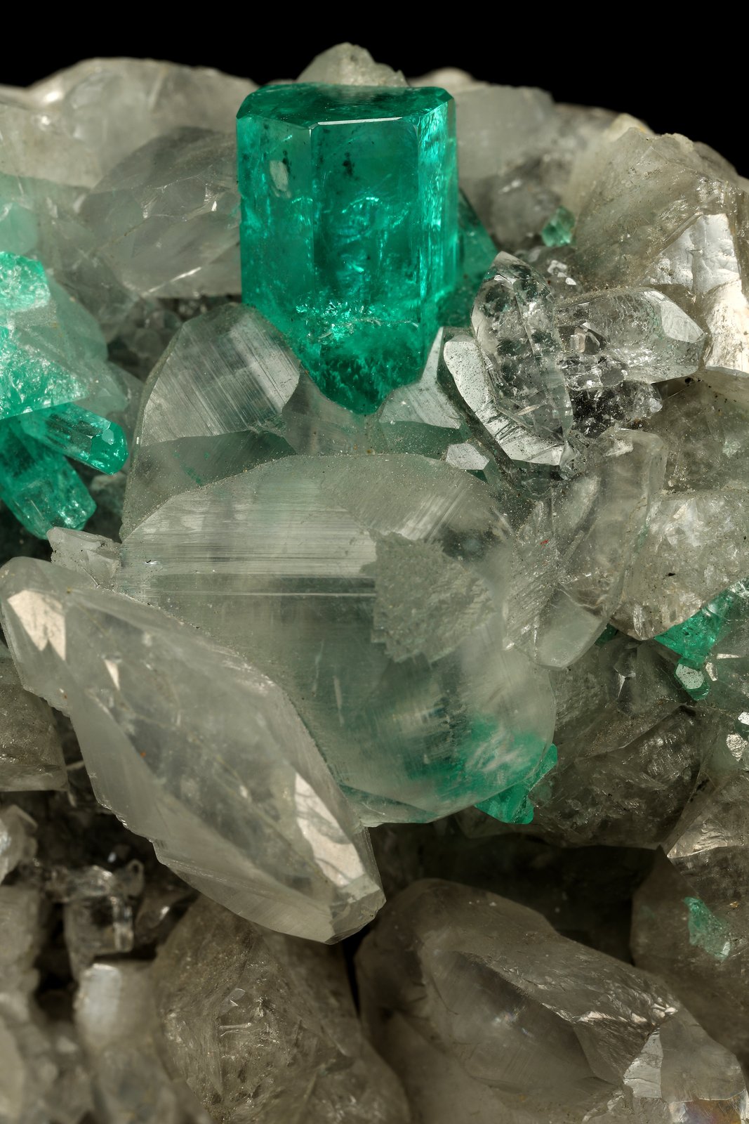 Beryl (variety emerald), Calcite, Quartz
53x51x40mm, xl=9mm
(Autor: Fiebre Verde)