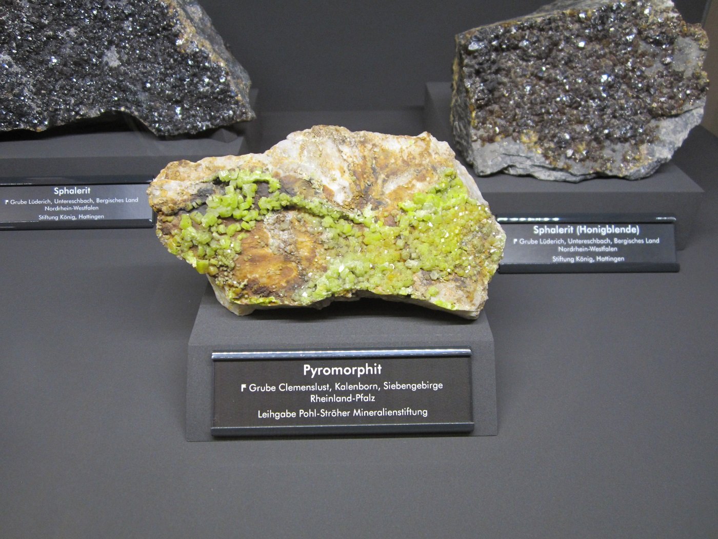 Pyromorphite
~ 14 cm
(Autor: Tobi)