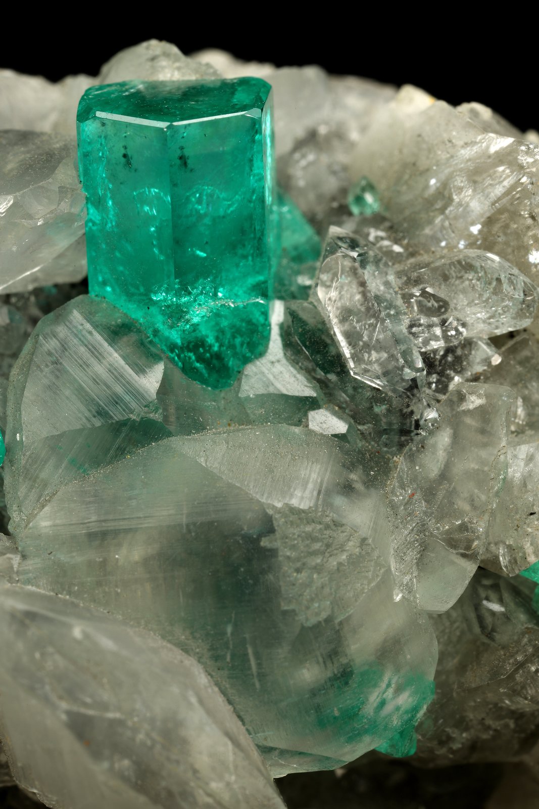 Beryl (variety emerald), Calcite, Quartz
53x51x40mm, xl=9mm
(Autor: Fiebre Verde)