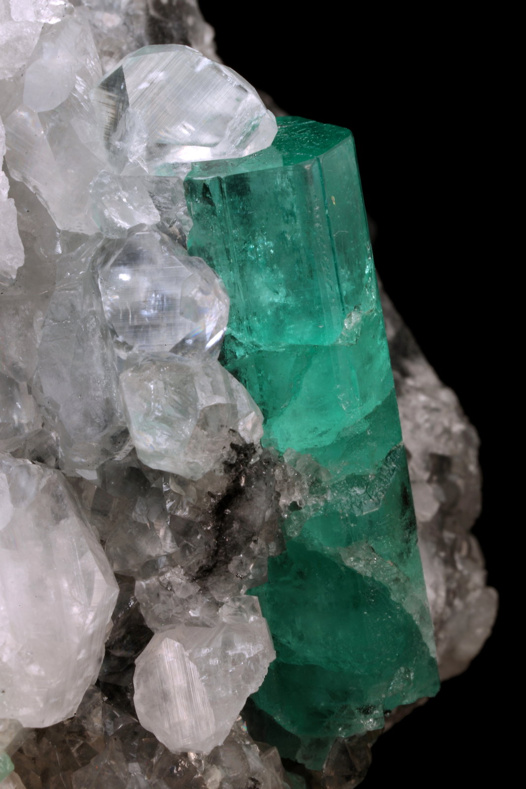 Beryl (variety emerald), Calcite
41x52x59mm, xl=26x9mm
(Autor: Fiebre Verde)