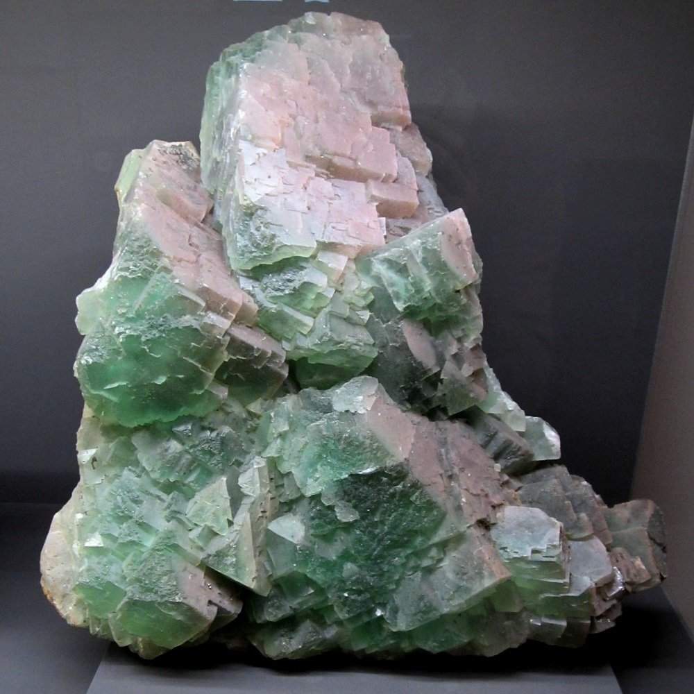 Fluorite
Specimen size 40 cm
(Autor: Tobi)