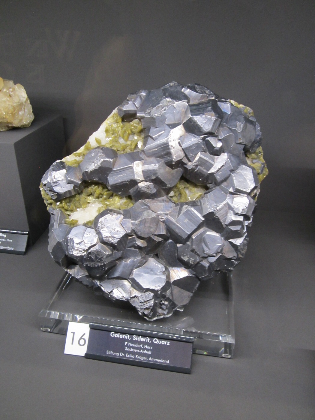 Galena, Siderite, Quartz
Specimen size ~ 25 cm
(Autor: Tobi)