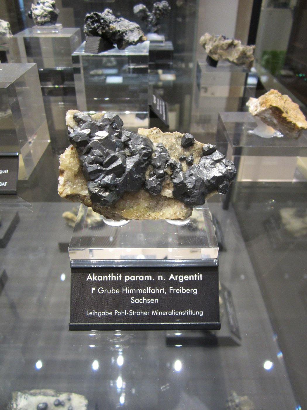 Acanthite paramorph after argentite
Specimen size ~ 8 cm
(Autor: Tobi)
