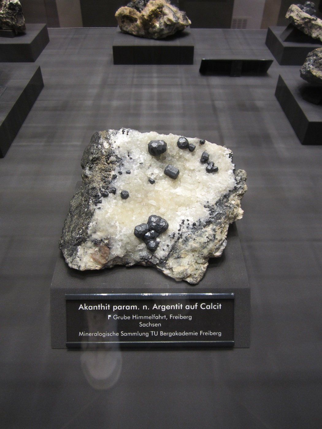 Acanthite paramorph after argentite
Specimen size ~ 12 cm
(Autor: Tobi)