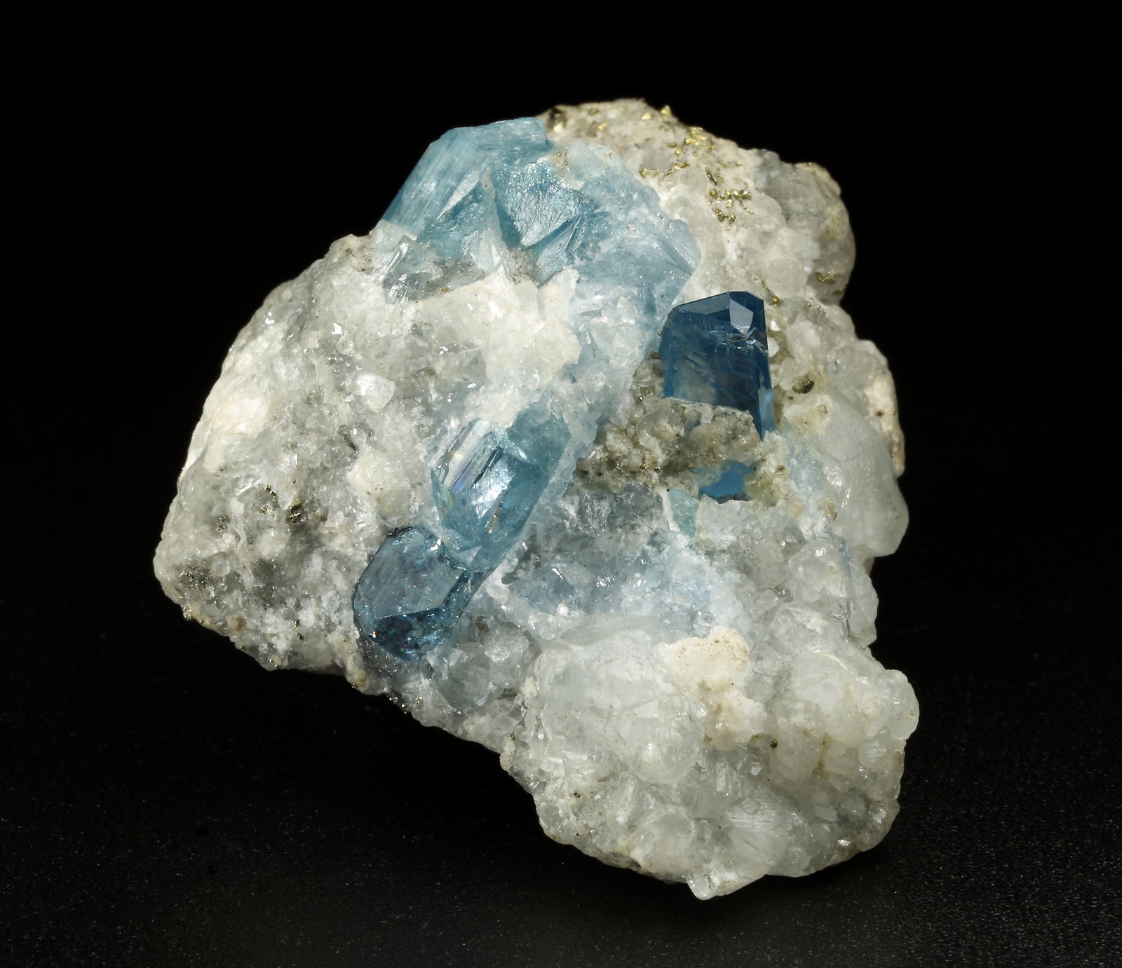 Euclase, Calcite, Pyrite
44x26x34mm, up to 7mm
(Autor: Fiebre Verde)