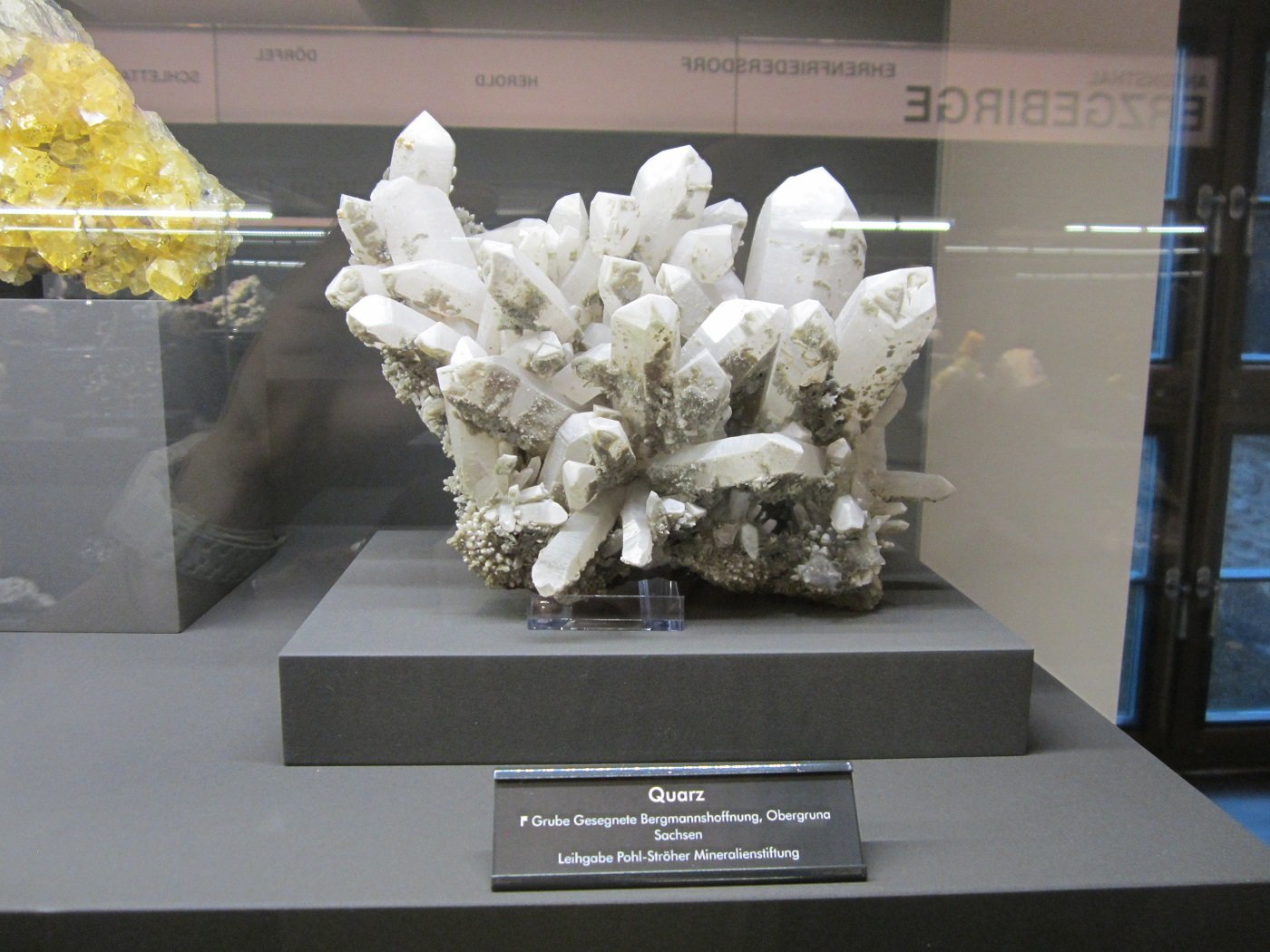 Quartz
~ 20 cm
(Autor: Tobi)