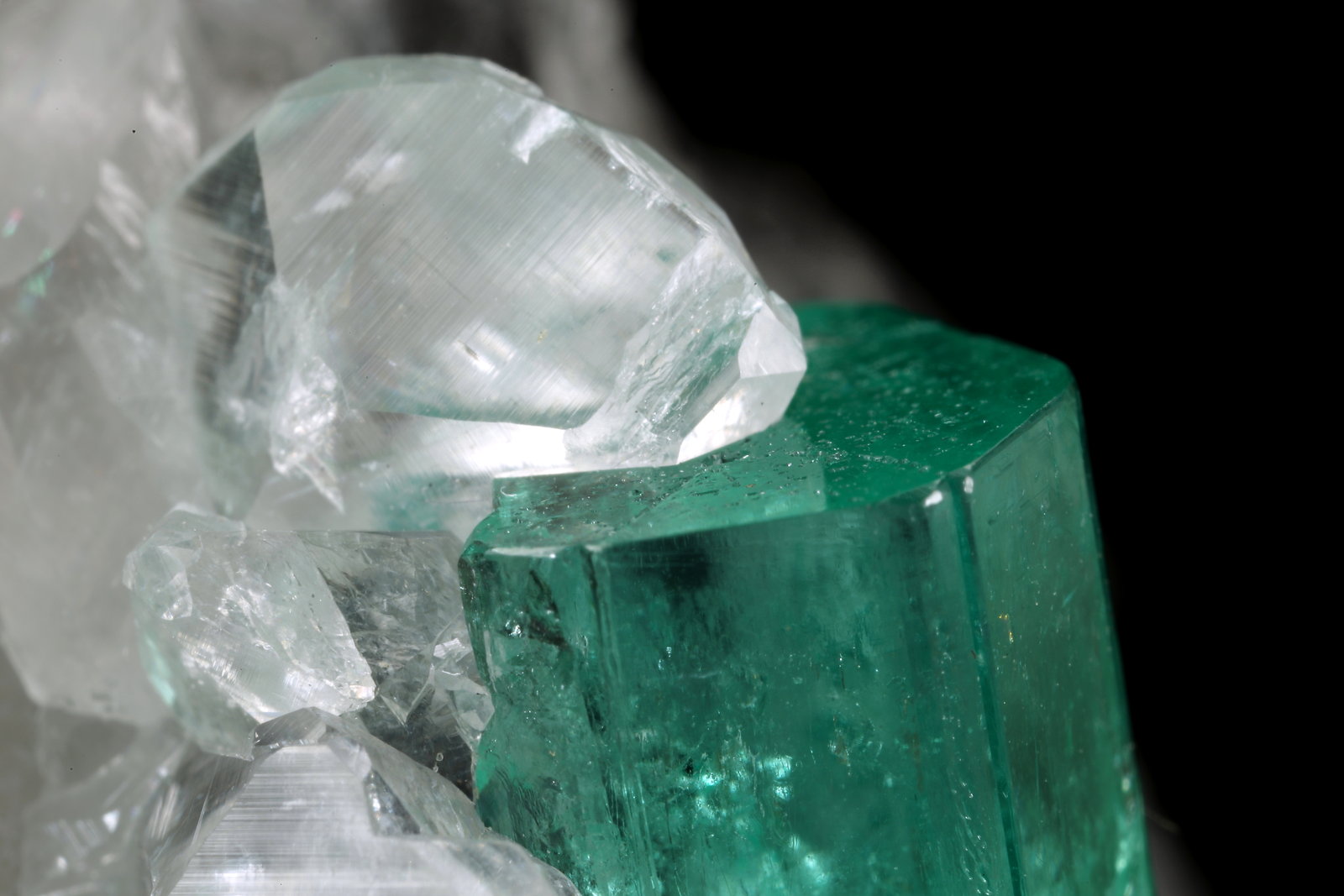 Beryl (variety emerald), Calcite
41x52x59mm, xl=26x9mm
(Autor: Fiebre Verde)