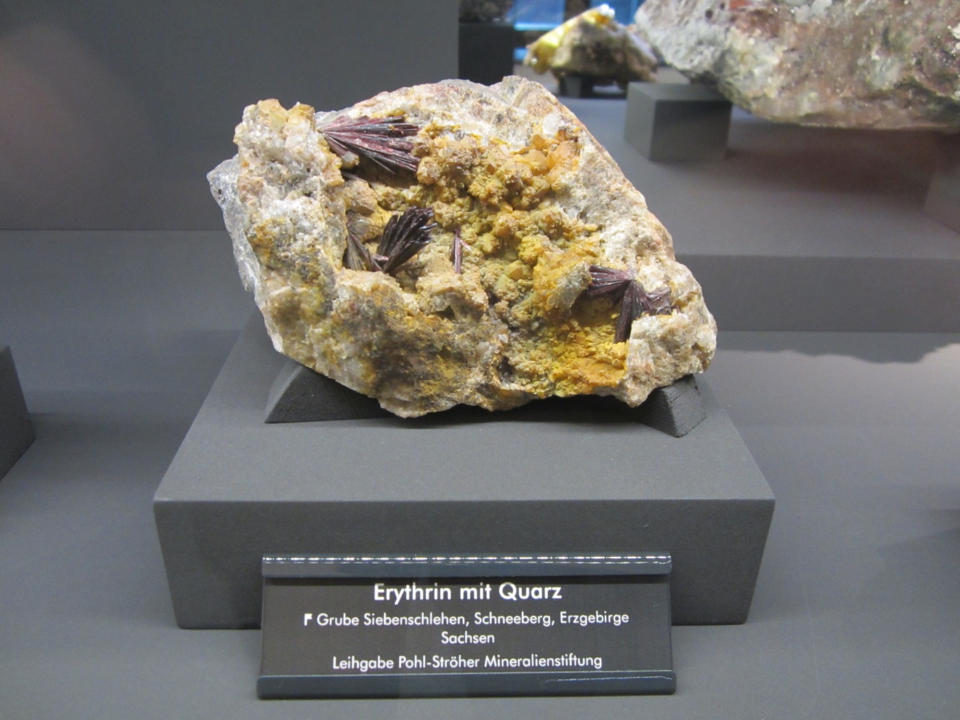 Erythrite
Specimen size ~ 12 cm
(Autor: Tobi)