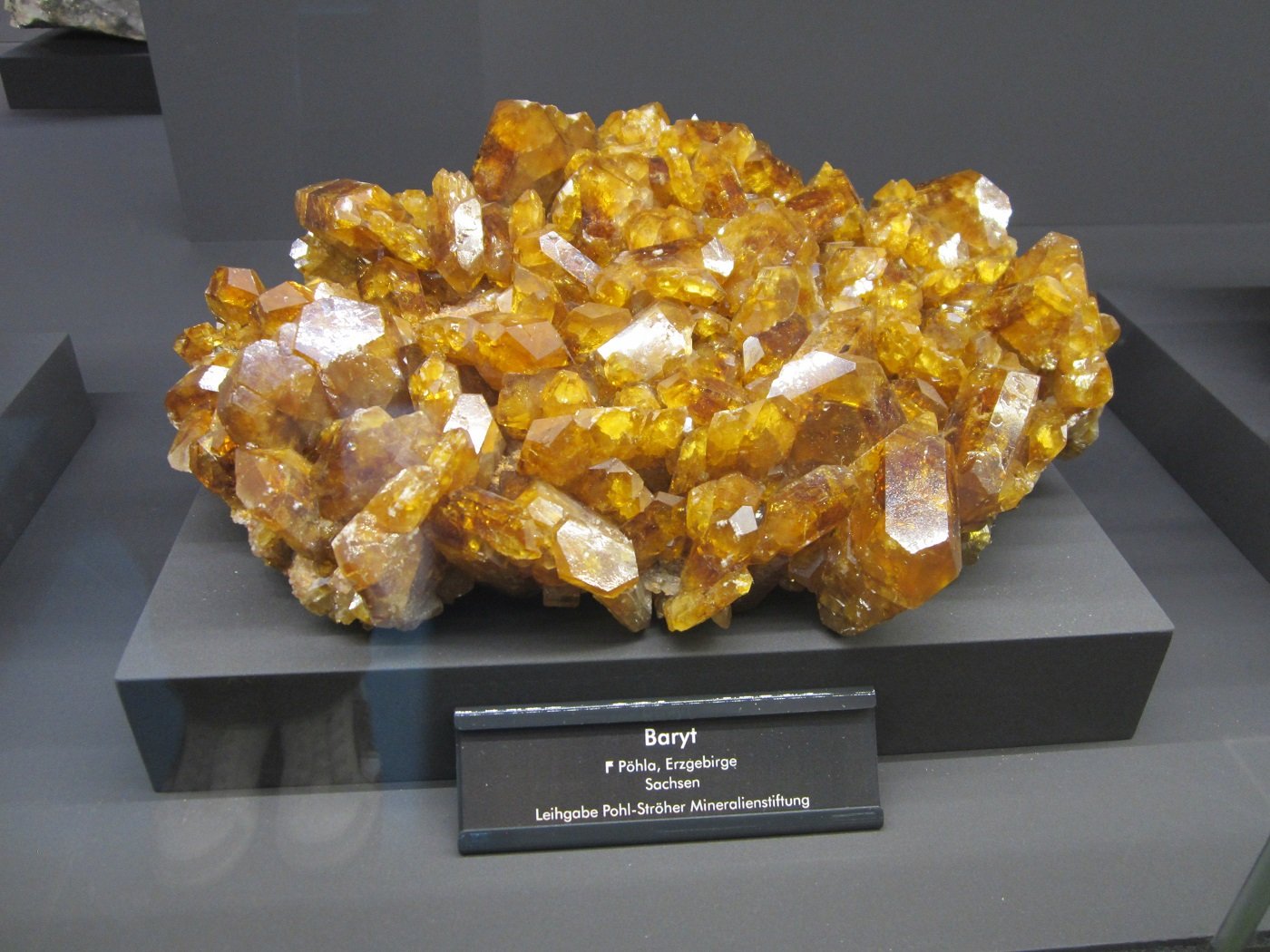 Barite
Specimen size ~ 25 cm
(Autor: Tobi)