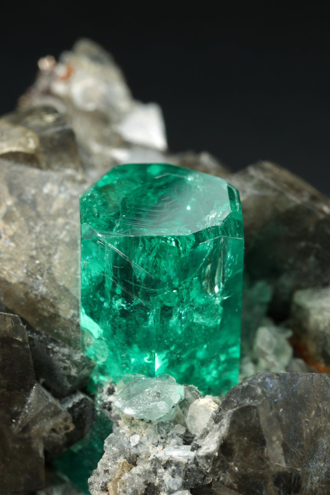 Beryl (variety emerald), Calcite, Dolomite
37x24x31mm, xl=24mm
(Autor: Fiebre Verde)