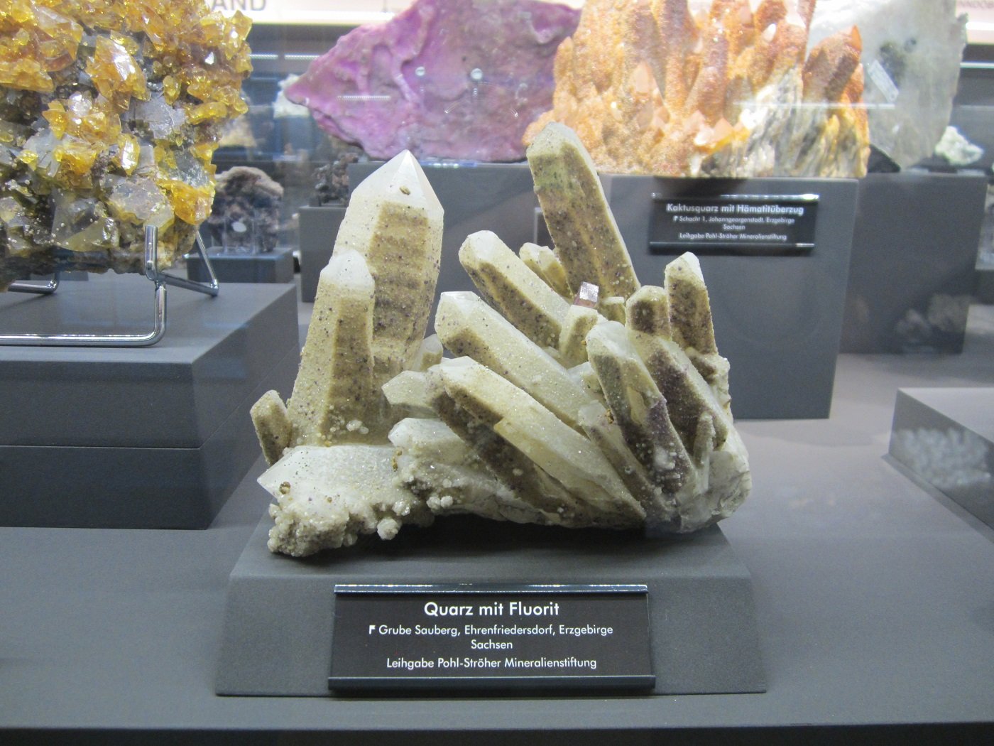 Quartz, Fluorite
~ 15 cm
(Autor: Tobi)