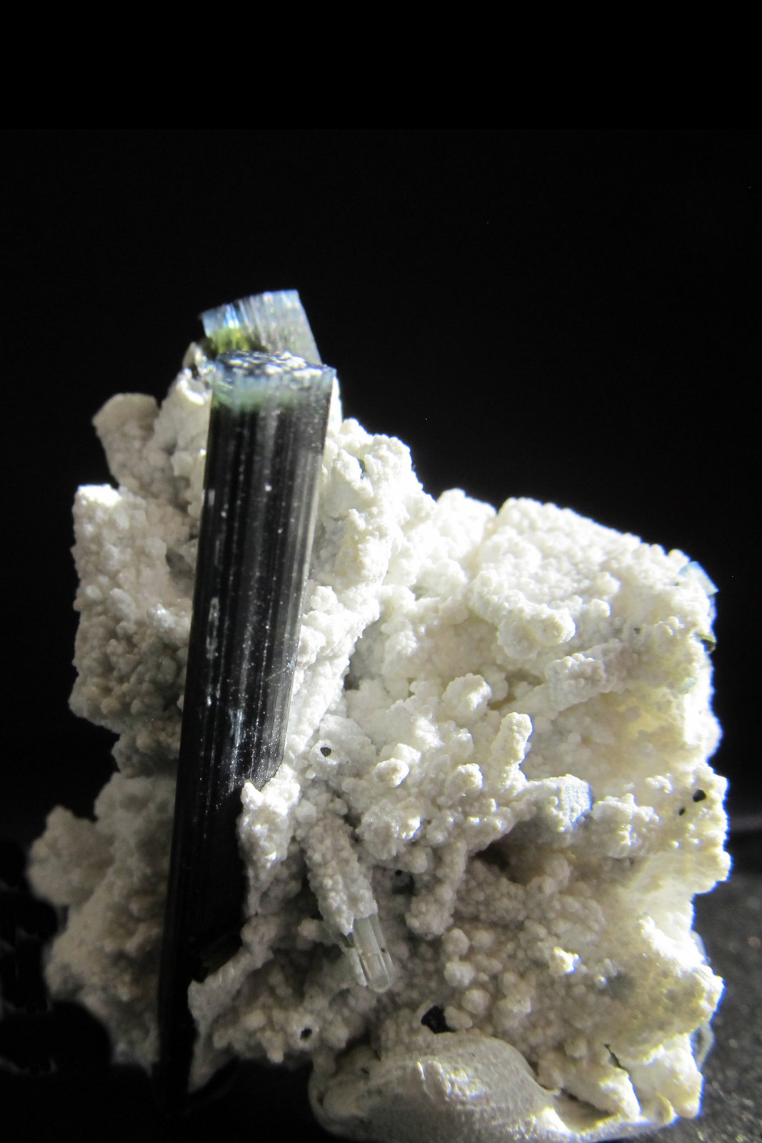 Elbaite
4.1 x 3.5 x 2.9 cm
(Autor: steven calamuci)