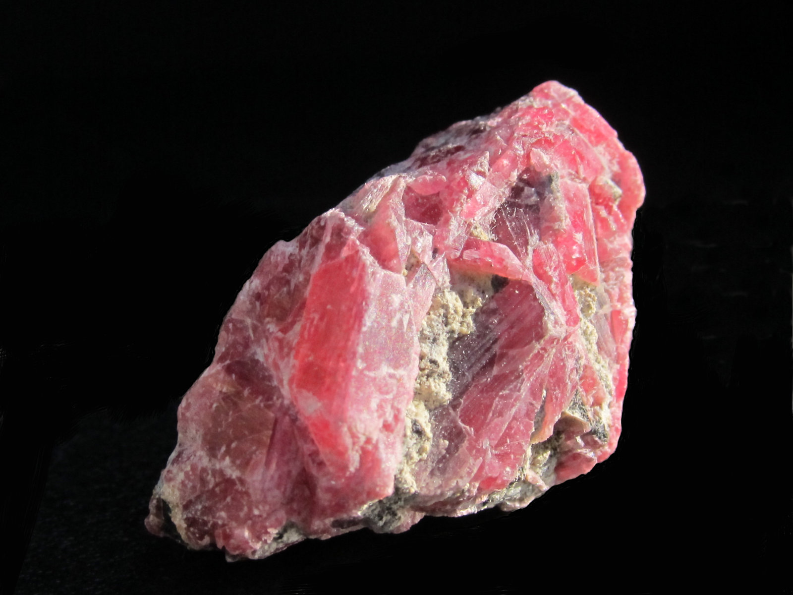 Rhodonite
4.2 x 2.7 cm
(Autor: steven calamuci)