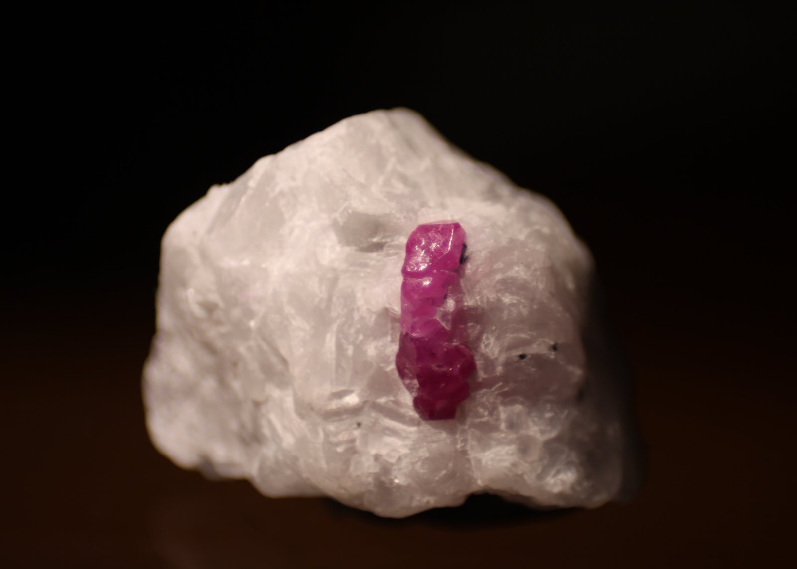 Corundum (variety ruby)
25mm x 20mm x 18mm.  Crystal: 12 mm
(Autor: Firmo Espinar)