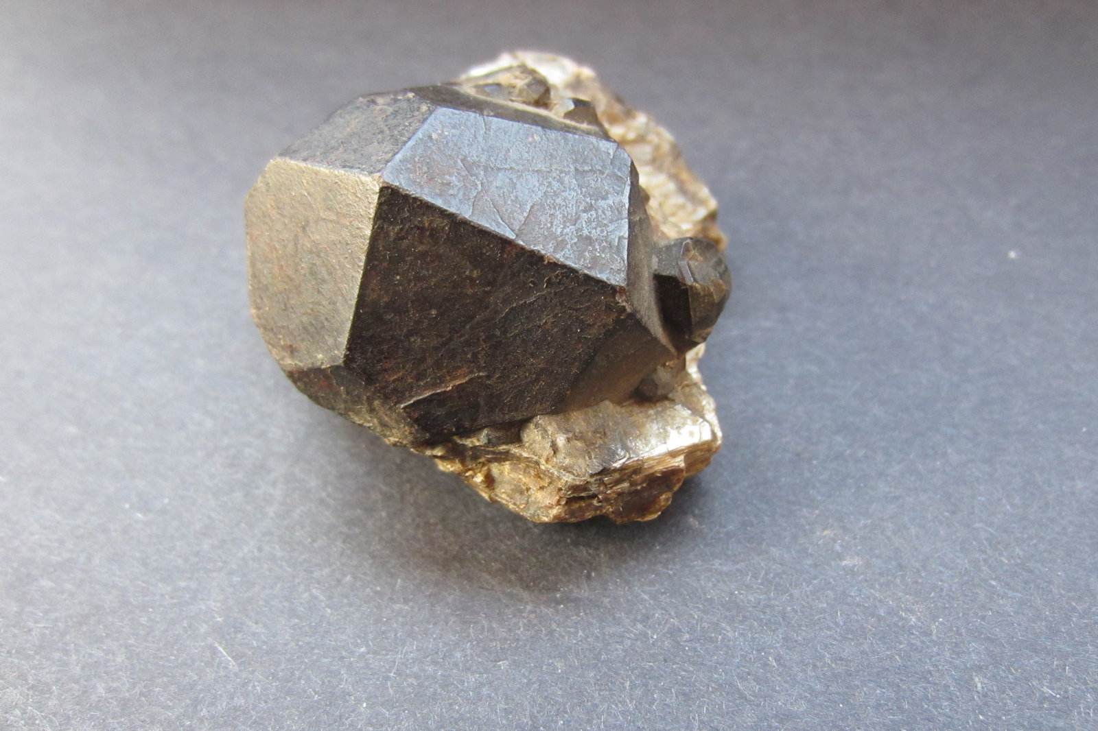 Almandine
5 cm.
(Autor: vic rzonca)
