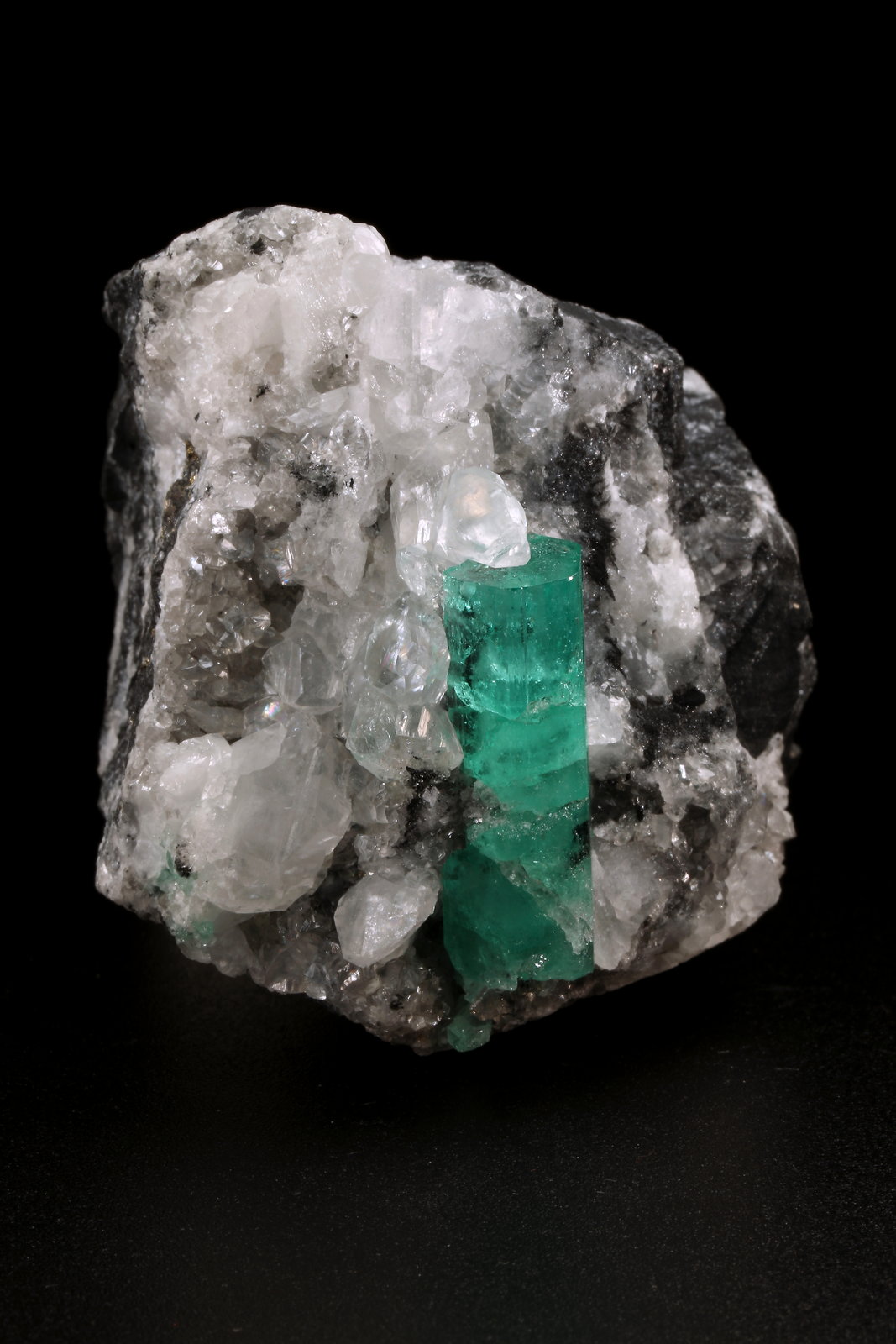 Beryl (variety emerald), Calcite
41x52x59mm, xl=26x9mm
(Autor: Fiebre Verde)
