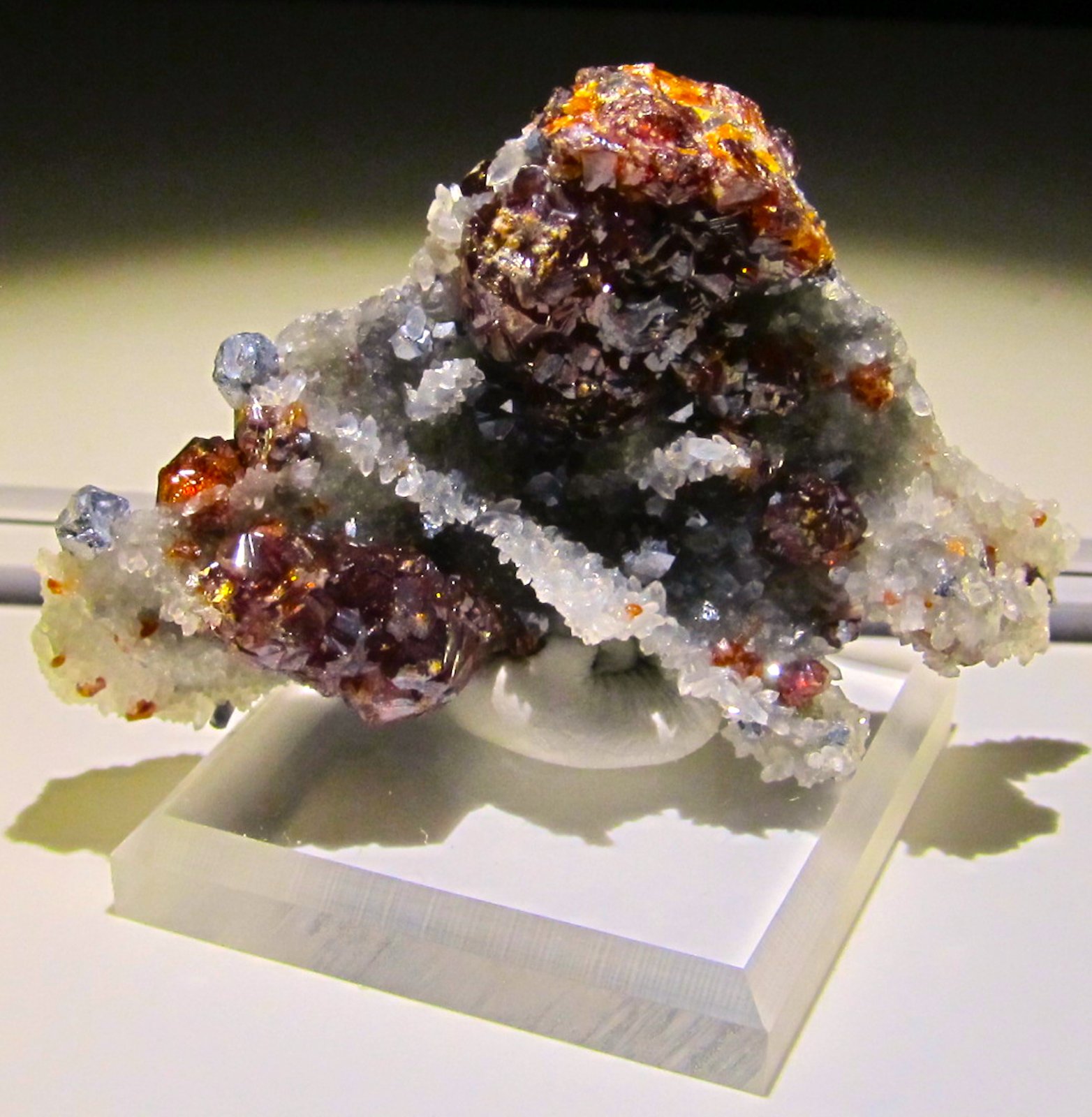 Sphalerite, Galena
5.3 x 4.9 x 2.8cm
(Autor: steven calamuci)