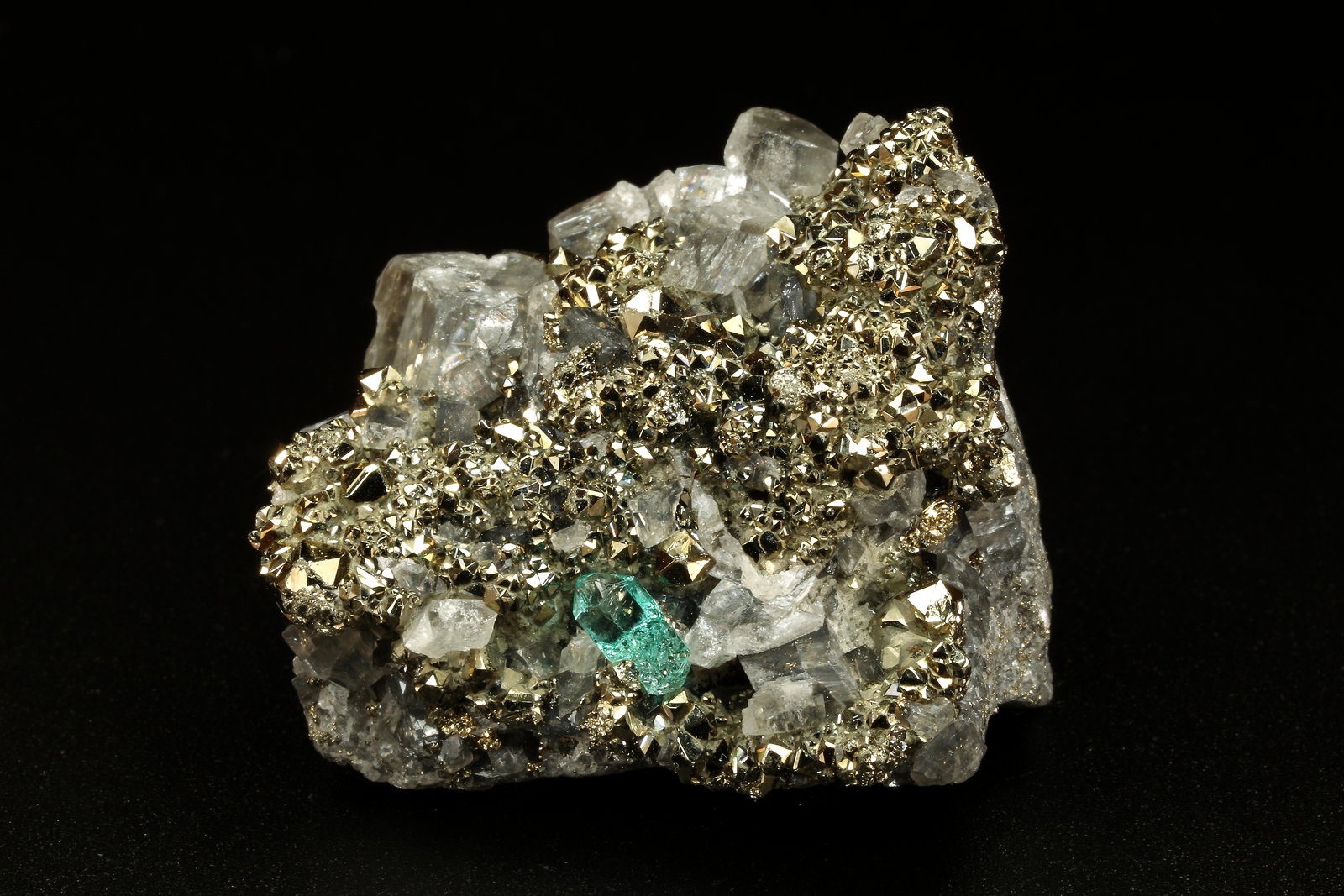 Beryl (variety emerald), Calcite, Pyrite
33x41x21mm, xl=8mm
(Autor: Fiebre Verde)