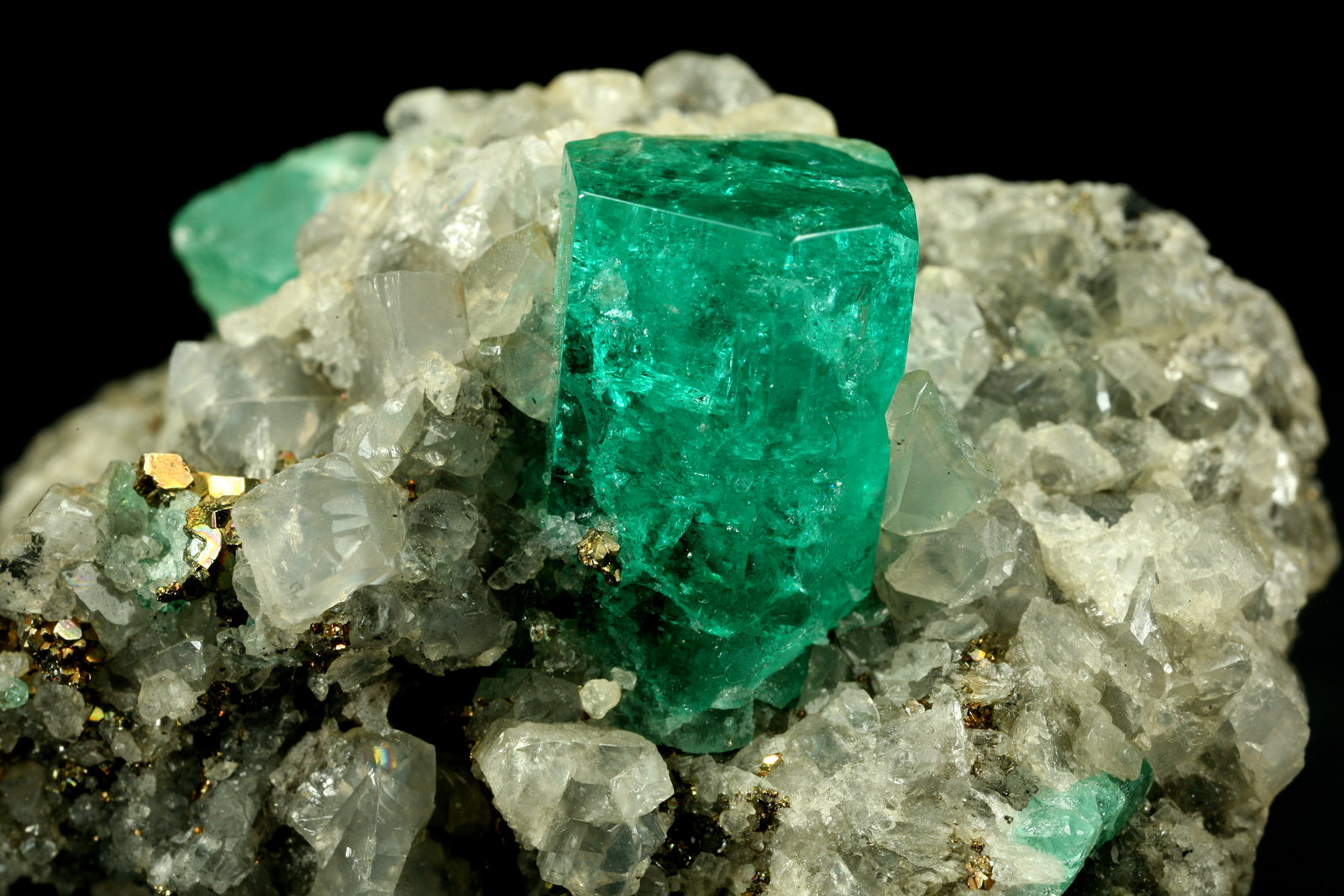 Beryl (variety emerald), Calcite, Pyrite
xl=14mm
(Autor: Fiebre Verde)