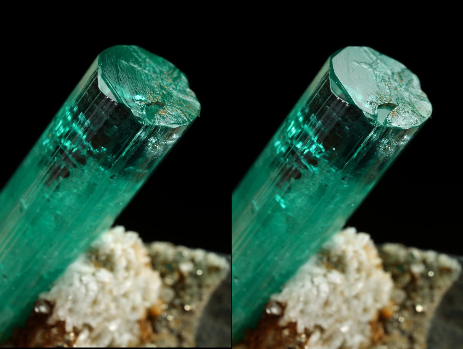 Beryl (variety emerald), Albite (variety cleavelandite), Pyrite
crystal=45mm
(Autor: Fiebre Verde)