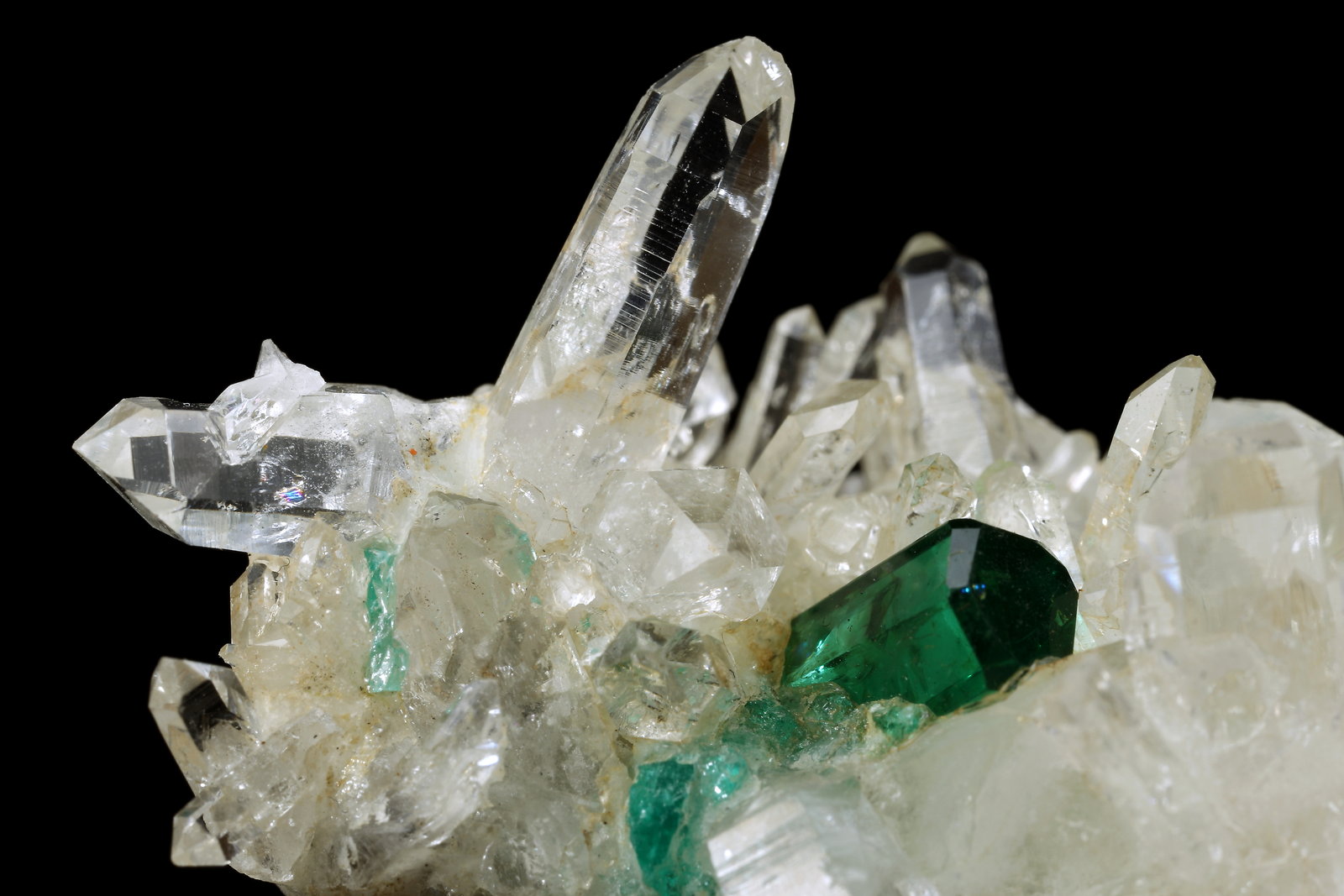 Beryl (variety emerald), Quartz
40mm across, xl=7mm
(Autor: Fiebre Verde)
