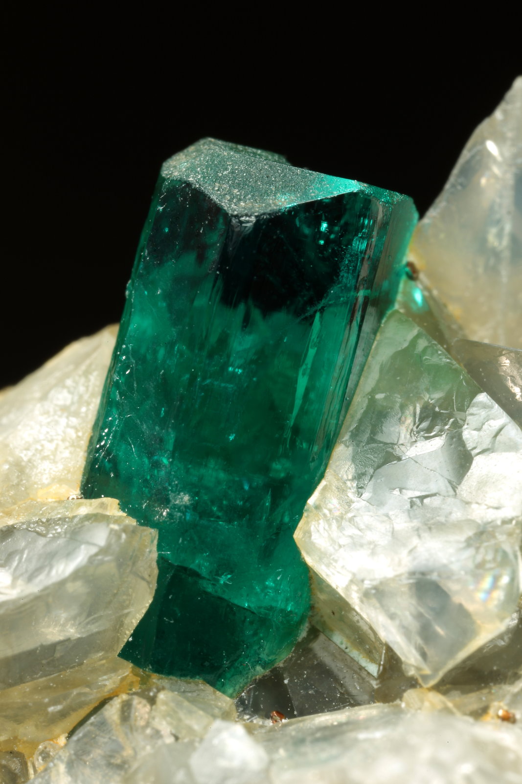 Beryl (variety emerald), Calcite, Dolomite, Pyrite
50x39x20mm, xl=10mm
(Autor: Fiebre Verde)