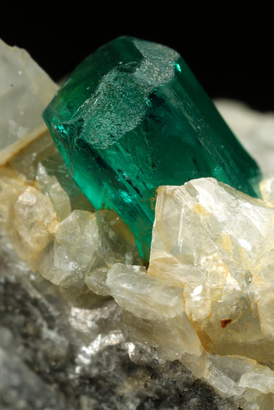 Beryl (variety emerald), Calcite, Dolomite, Pyrite
50x39x20mm, xl=10mm
(Autor: Fiebre Verde)