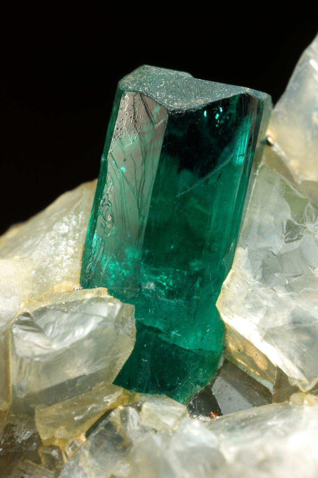 Beryl (variety emerald), Calcite, Dolomite, Pyrite
50x39x20mm, xl=10mm
(Autor: Fiebre Verde)