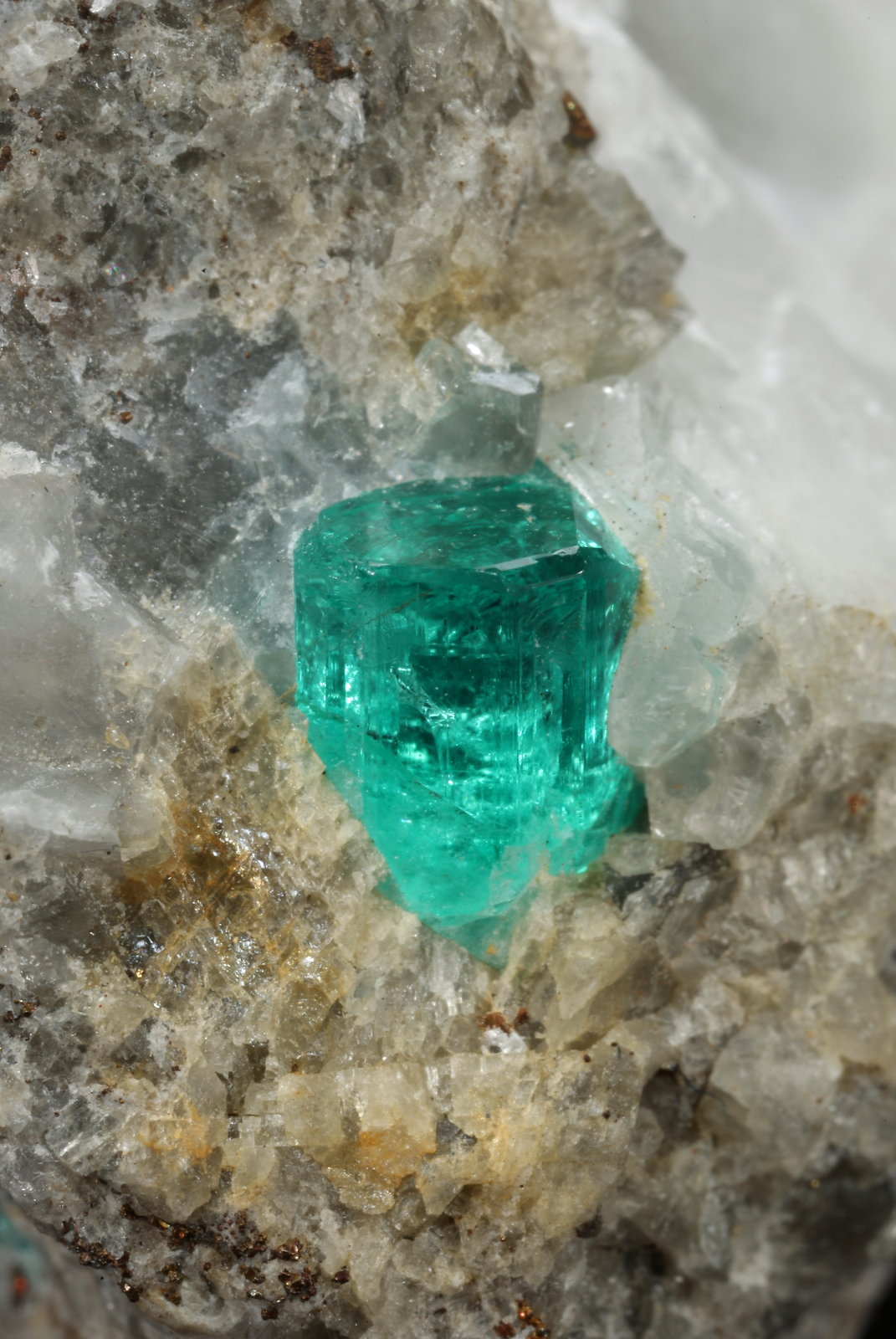 Beryl (variety emerald), Calcite, Pyrite
30x27x21mm, xl=5mm
(Autor: Fiebre Verde)
