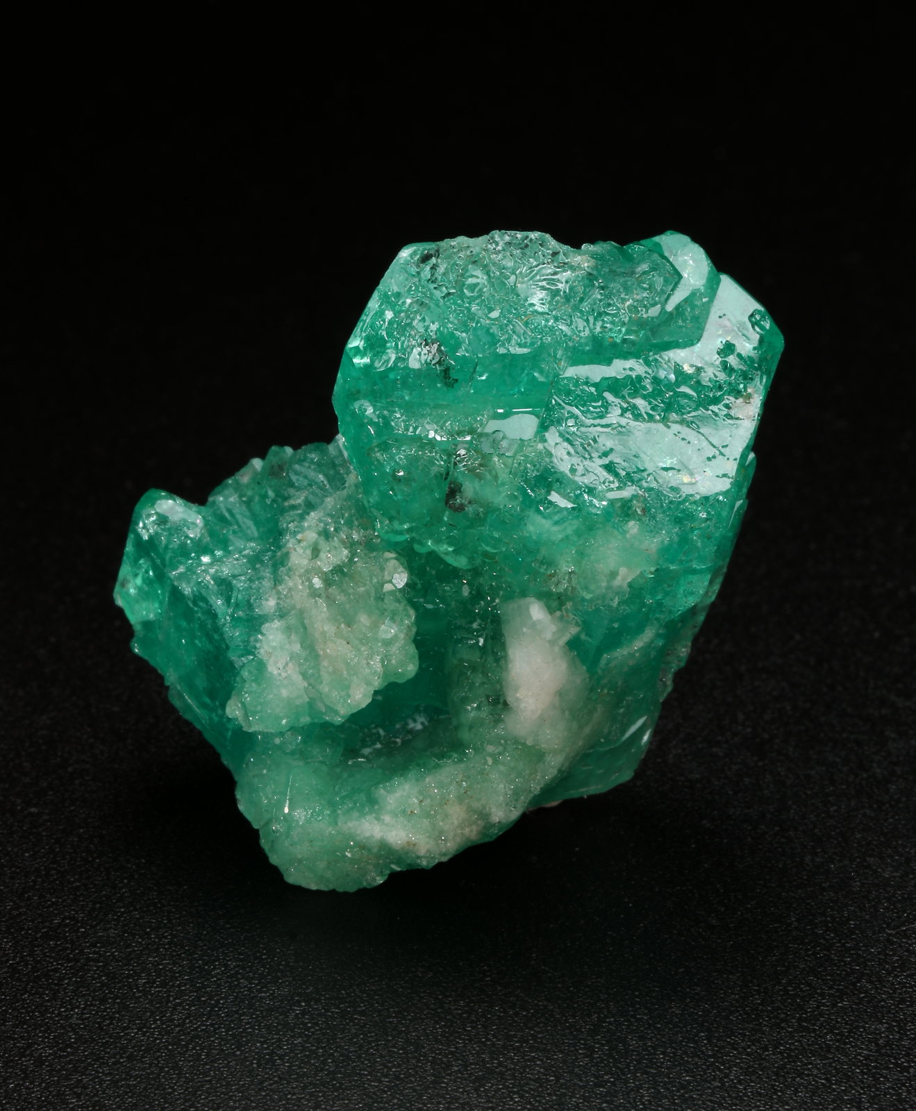 Beryl (variety emerald), Calcite
27x21x20mm
(Autor: Fiebre Verde)
