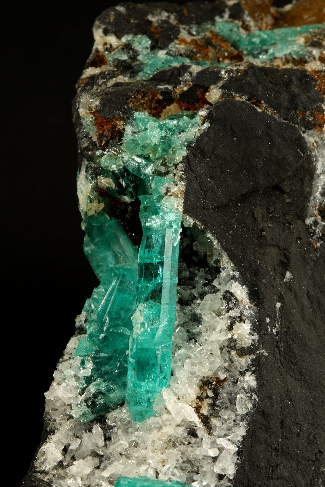 Beryl (variety emerald), Albite (variety cleavelandite)
190x35x115mm, longest xl=32mm
(Autor: Fiebre Verde)
