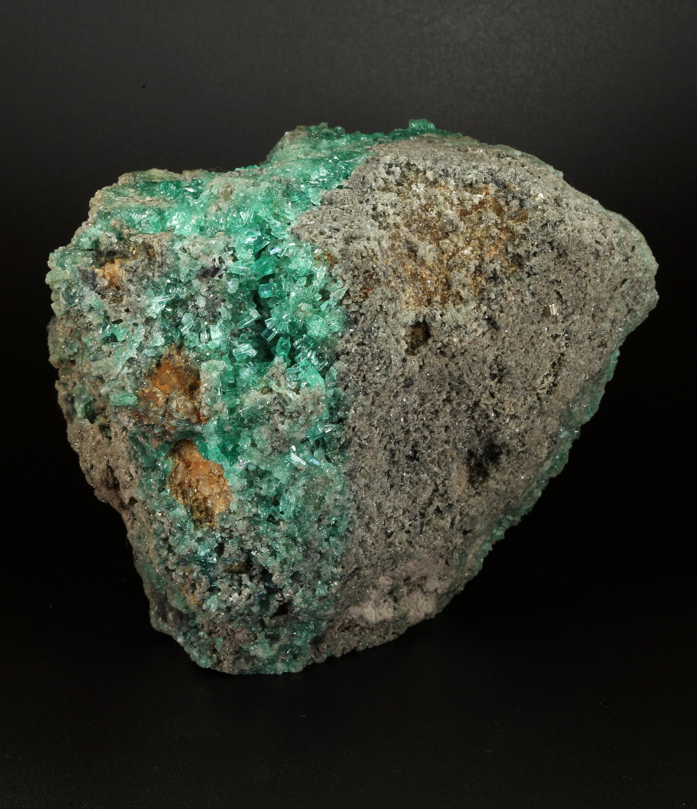 Beryl (variety emerald), Pyrite
130x112x90mm
(Autor: Fiebre Verde)