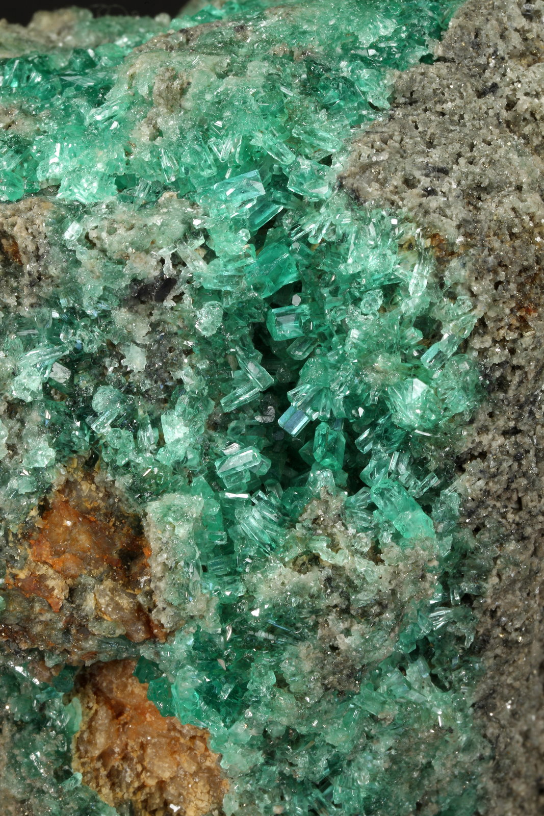 Beryl (variety emerald), Pyrite
130x112x90mm
(Autor: Fiebre Verde)