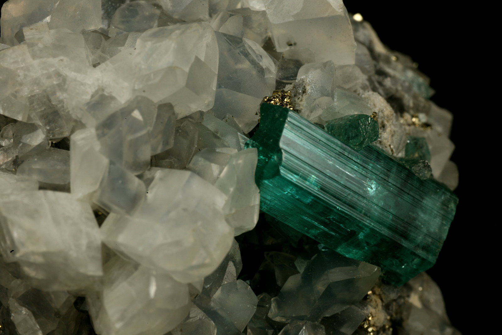 Beryl (variety emerald), Calcite, Pyrite
40x42x42mm, xl=18mm
(Autor: Fiebre Verde)