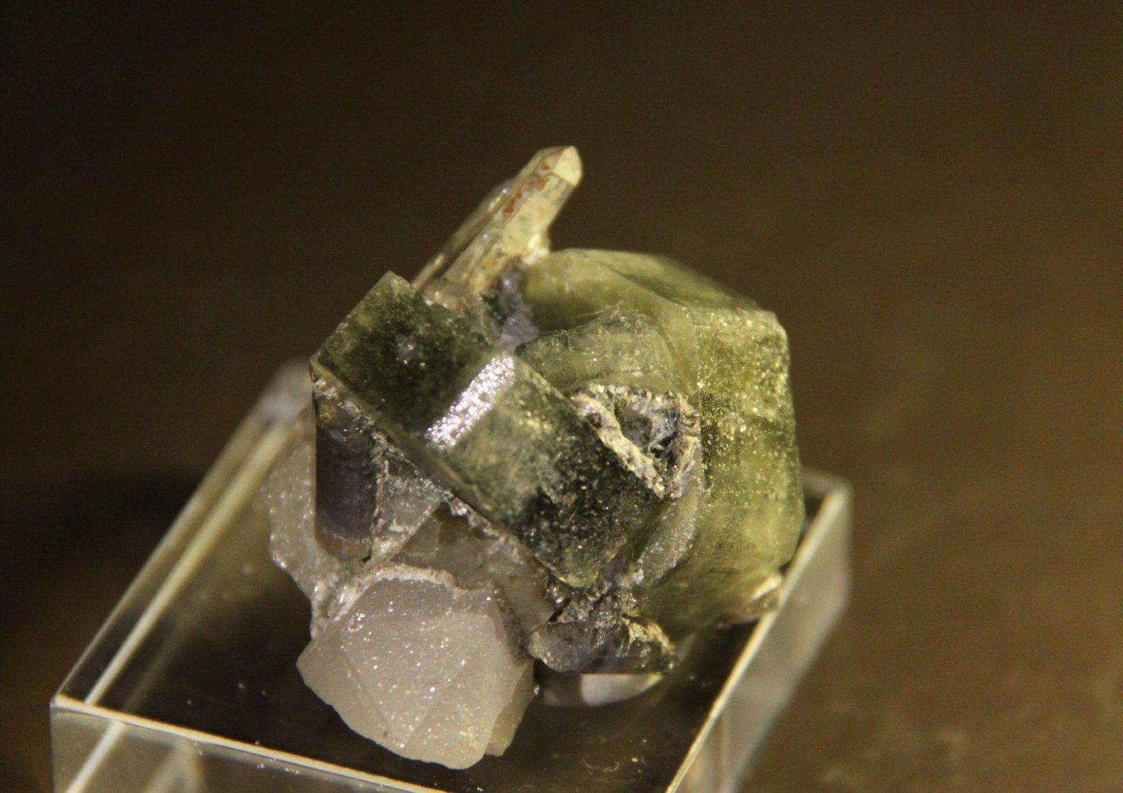 Fluorapatite and Quartz
44mm x 34mm x 38mm
(Autor: Firmo Espinar)