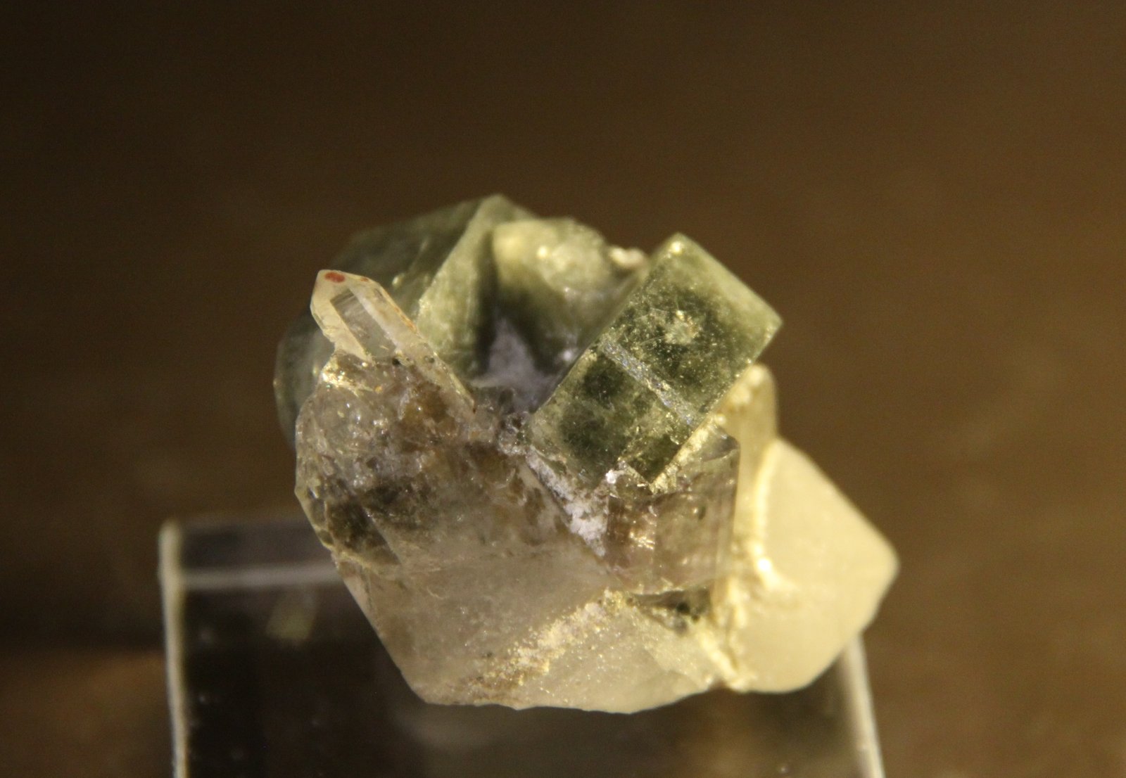 Fluorapatite and Quartz
44mm x 34mm x 38mm
(Autor: Firmo Espinar)