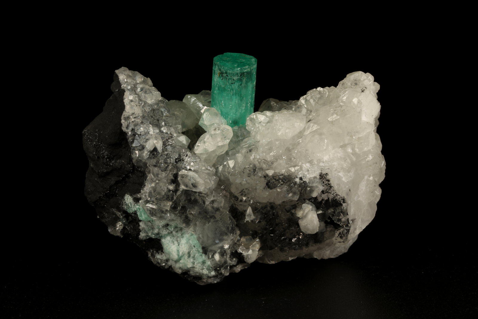 Beryl (variety emerald), Calcite
45x32x28mm, xl=18x7mm
(Autor: Fiebre Verde)