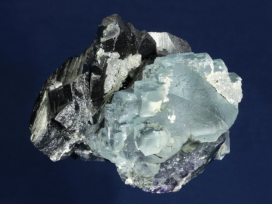 Ferberite with Fluorite
84 x 75 x 55 mm
(Autor: GneissWare)
