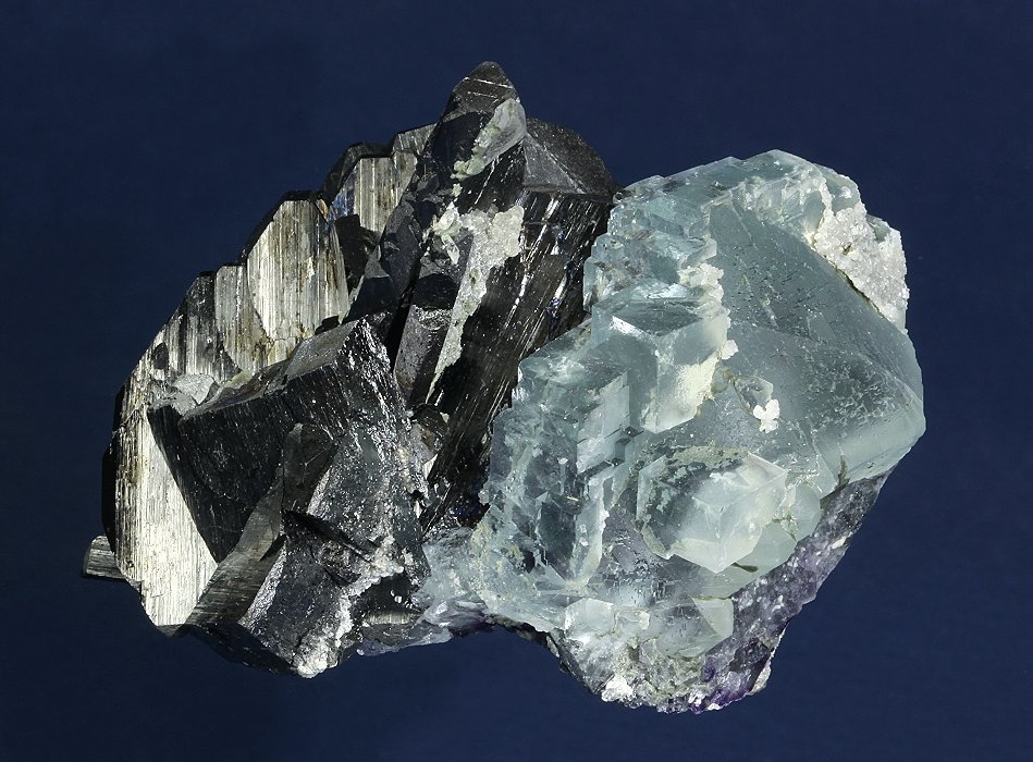 Ferberite with Fluorite
84 x 75 x 55 mm
(Autor: GneissWare)