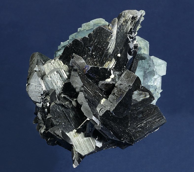 Ferberite with Fluorite
84 x 75 x 55 mm
(Autor: GneissWare)
