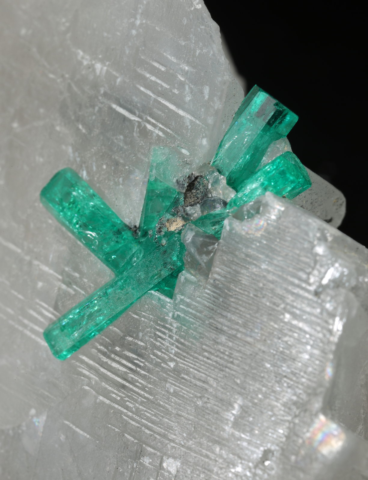 Beryl (variety emerald), Calcite
47mm x 38mm x 29mm, largest xl=19mm
(Autor: Fiebre Verde)