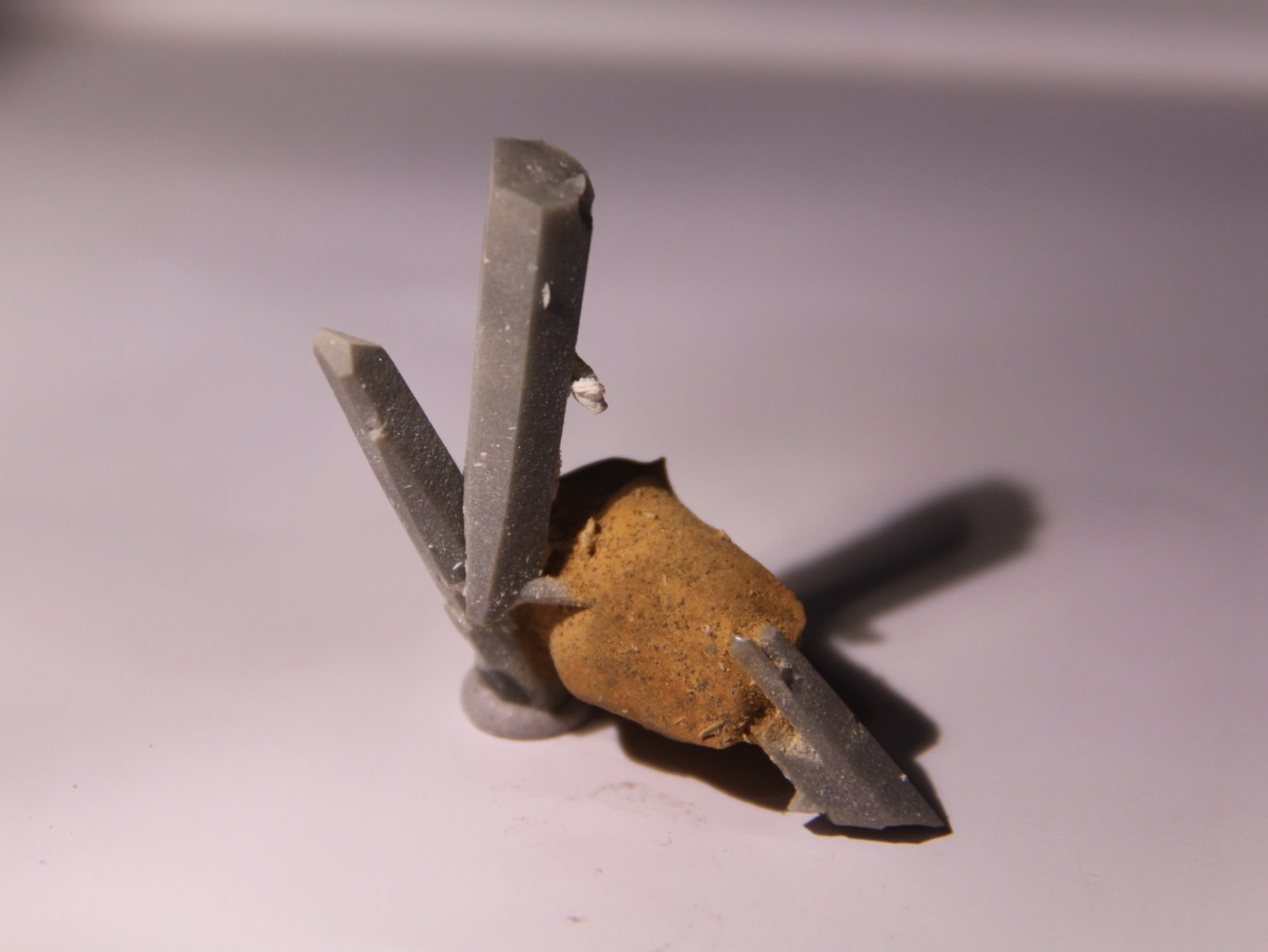 Quartz (variety prase), Microcline
35mm x 42mm x 20mm
(Autor: Firmo Espinar)