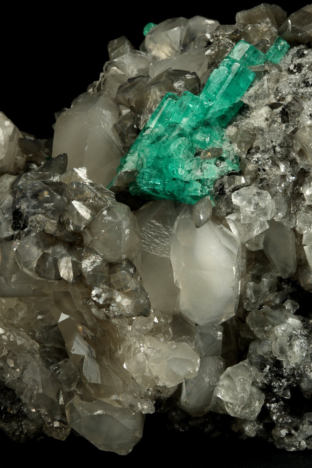 Beryl (variety emerald), Calcite, Fluorite
170x120x95mm, aggregate=50x22mm
(Autor: Fiebre Verde)