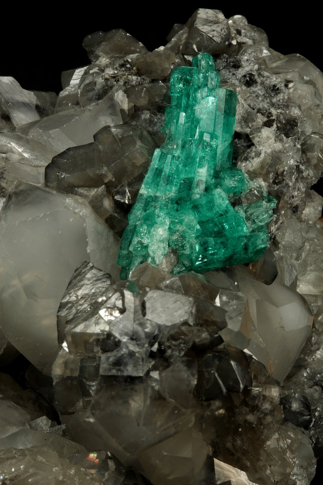 Beryl (variety emerald), Calcite, Fluorite
170x120x95mm, aggregate=50x22mm
(Autor: Fiebre Verde)