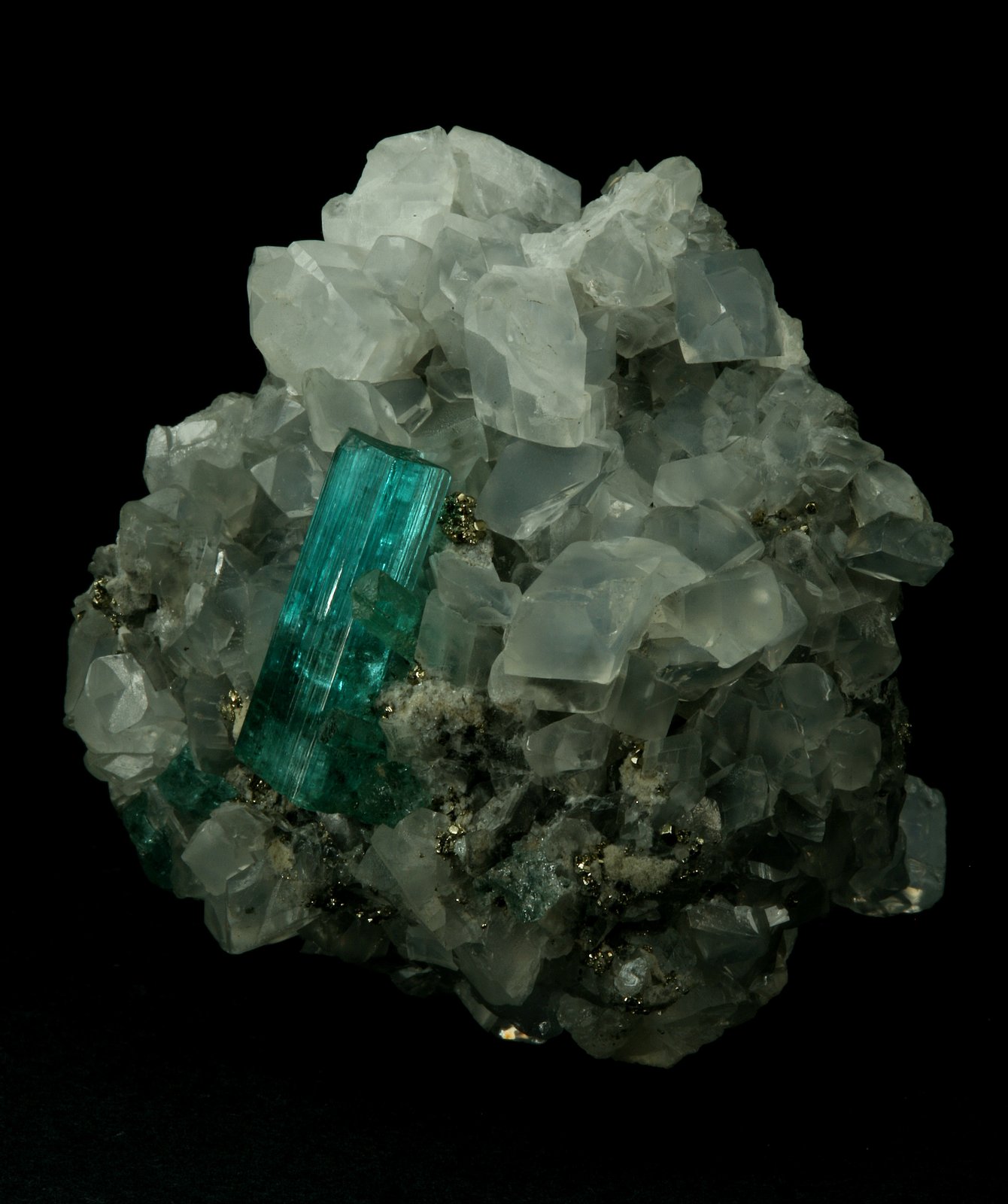 Beryl (variety emerald), Calcite, Pyrite
40x42x42mm, xl=18mm
(Autor: Fiebre Verde)