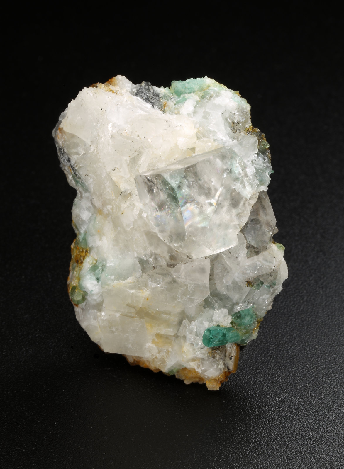 Beryl (variety emerald), Calcite, Fluorite
36mm x 17mm x 26mm, xl=6mm
(Autor: Fiebre Verde)